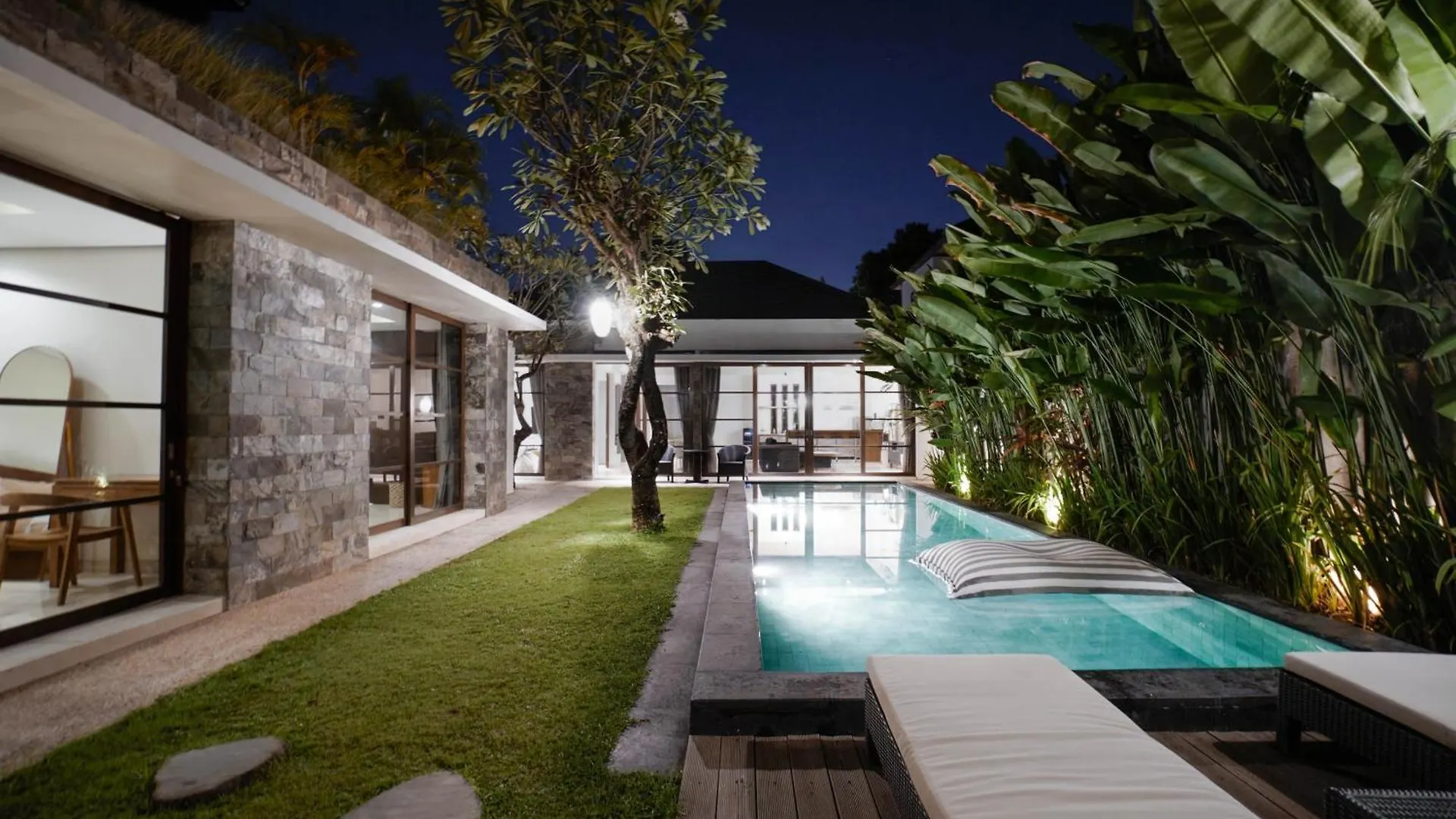 Villa Duadewi 4Br In The Heart Of Seminyak By Santi Management