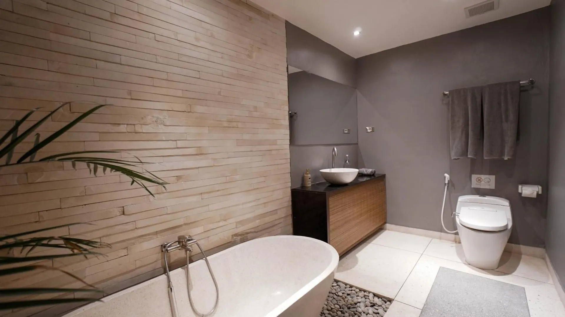 Villa Duadewi 4Br In The Heart Of Seminyak By Santi Management
