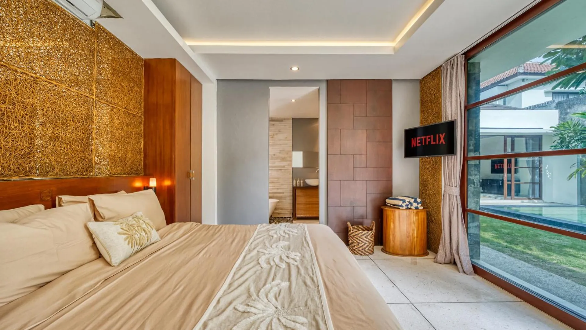 Villa Duadewi 4Br In The Heart Of Seminyak By Santi Management Indonesia
