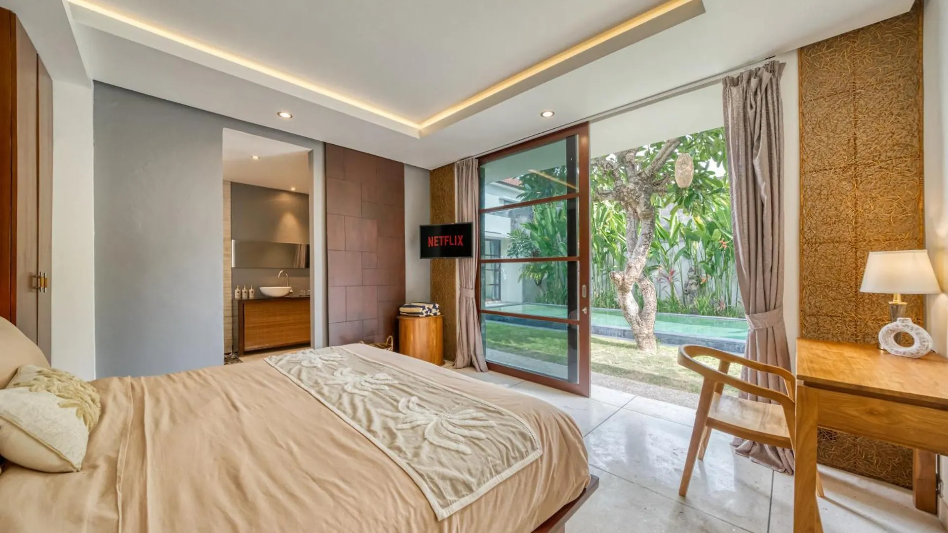 Villa Duadewi 4Br In The Heart Of Seminyak By Santi Management 0*, Seminyak (Bali)