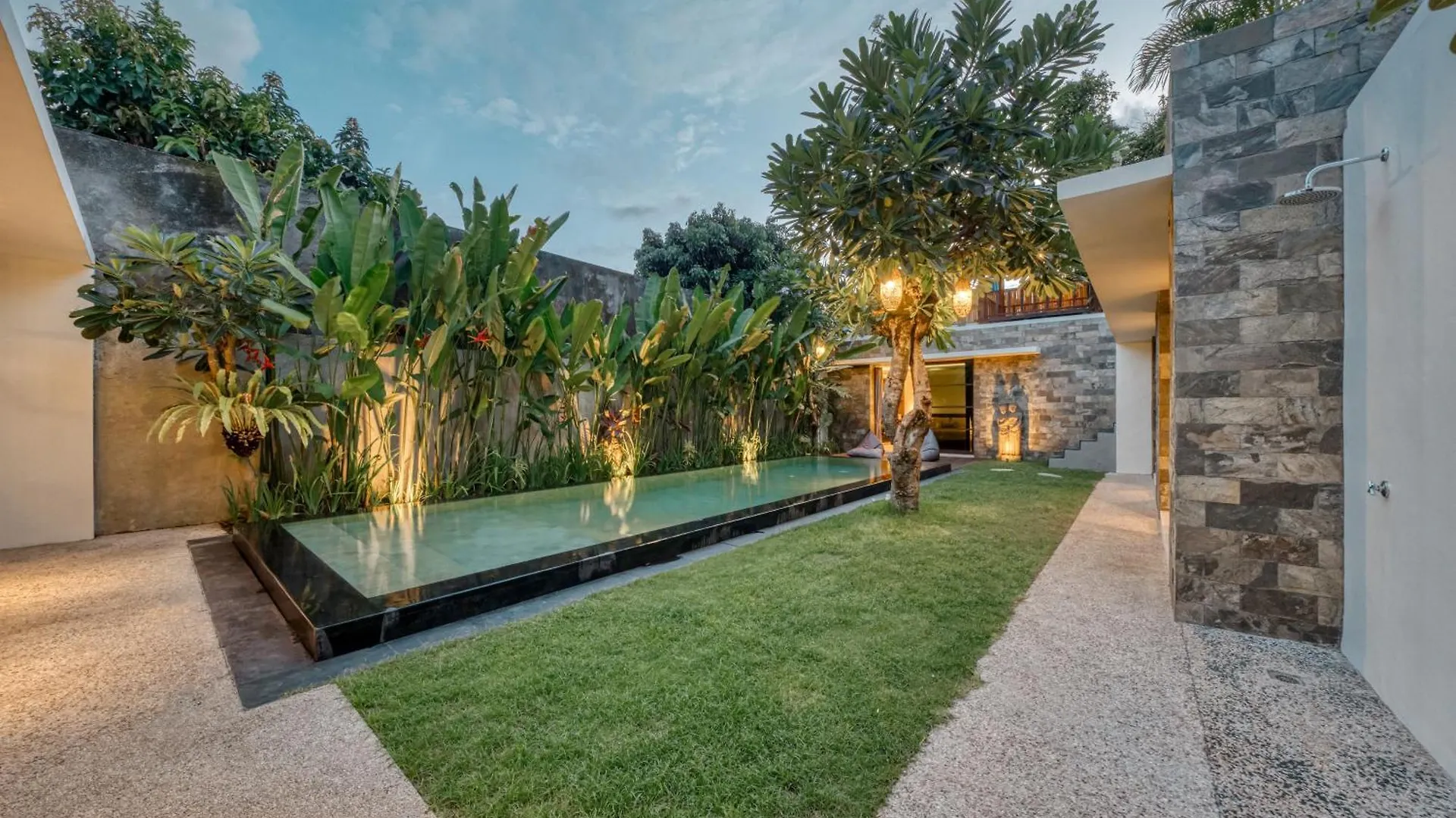 Villa Duadewi 4Br In The Heart Of Seminyak By Santi Management
