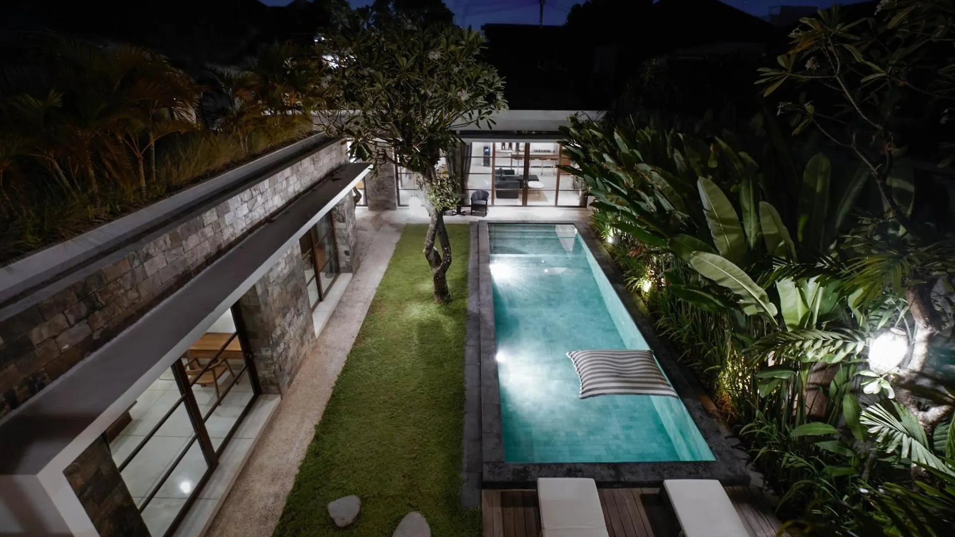 Villa Duadewi 4Br In The Heart Of Seminyak By Santi Management