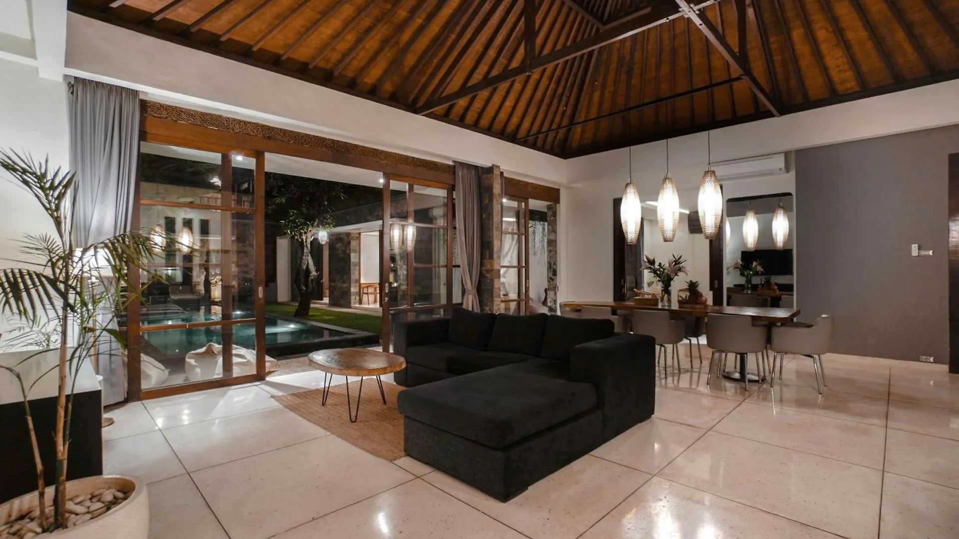 Villa Duadewi 4Br In The Heart Of Seminyak By Santi Management Indonesia