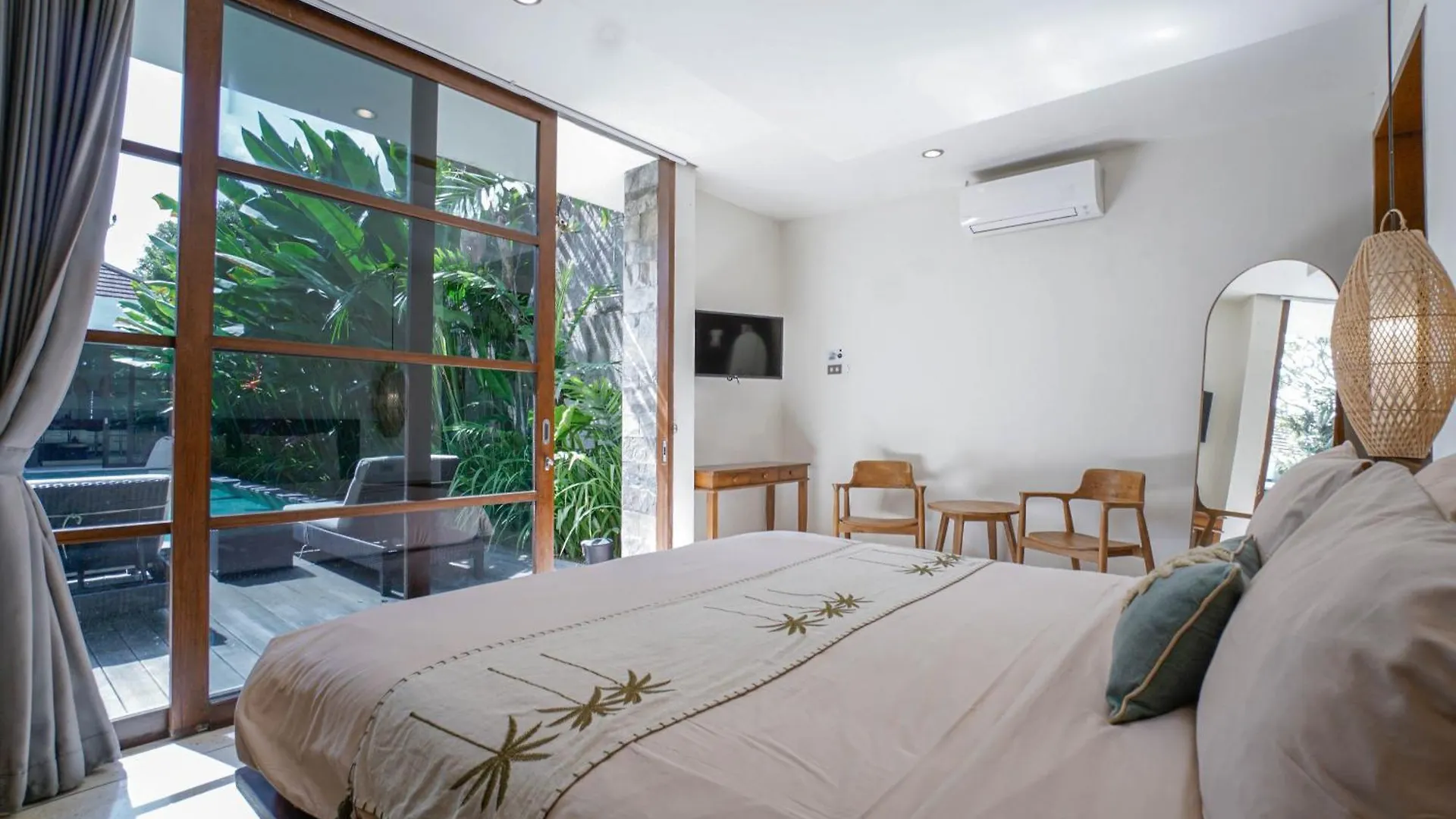 Villa Duadewi 4Br In The Heart Of Seminyak By Santi Management